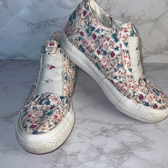Blowfish Other - Super adorable Blowfish, raw hem high top, zip side floral print Tennies, Size 4